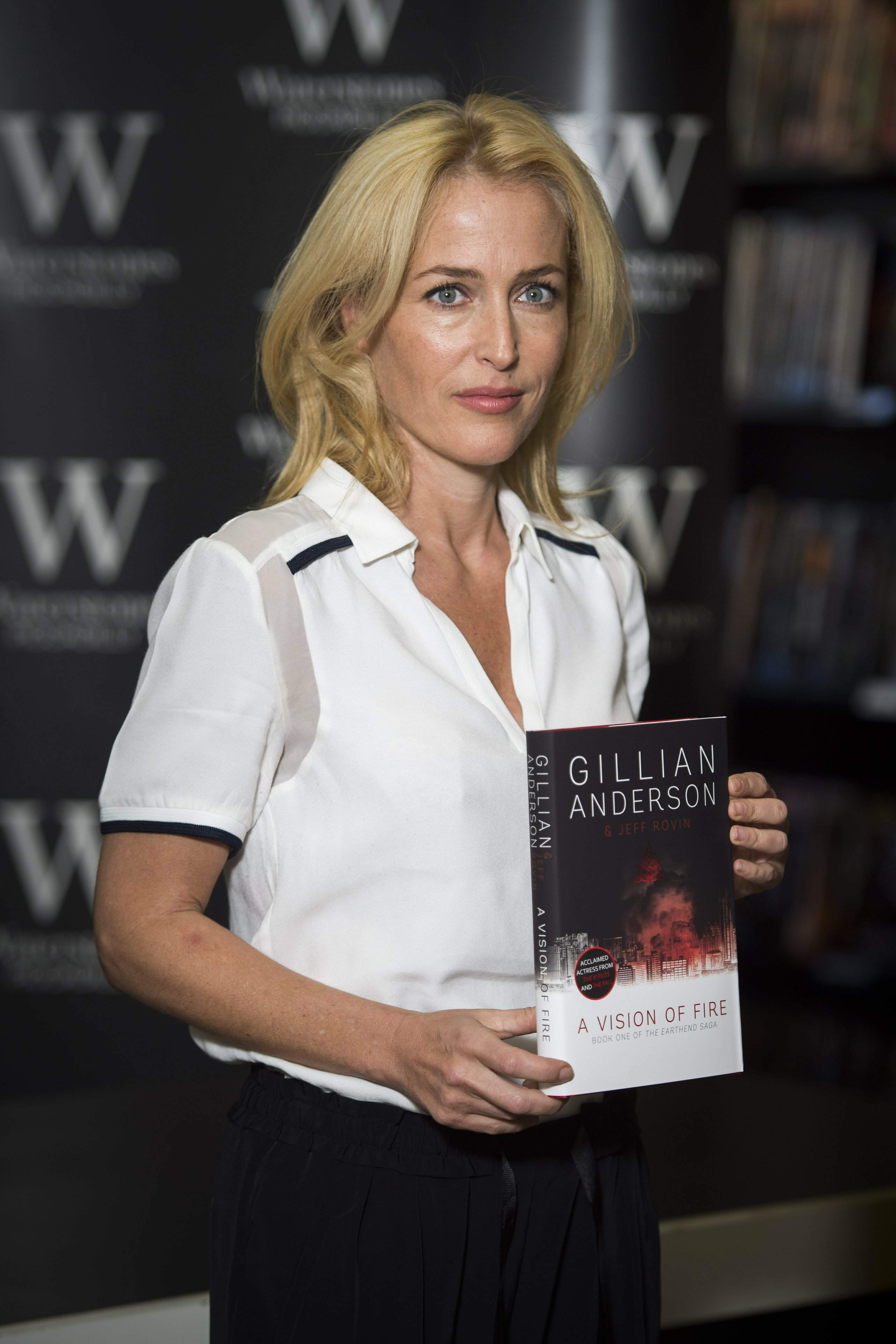 Gillian Anderson 627